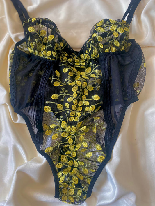 Çiçekli yandan bağlamalı bodysuıt